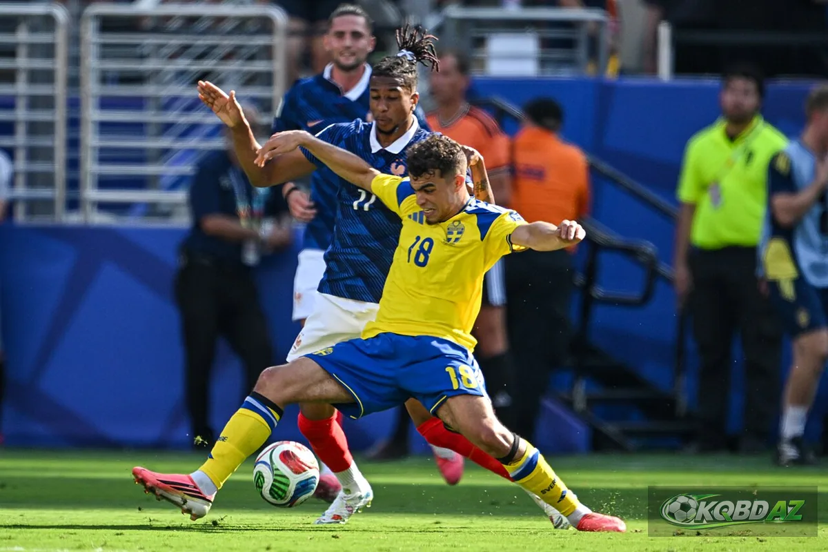 Yasin Ayari áo số 18 tuyển Thụy Điển tranh bóng tại World Cup 2026