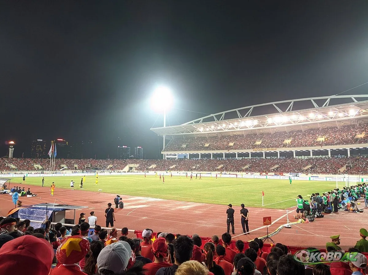 Sân vận động Quốc gia Mỹ Đình về đêm trong trận chung kết bóng đá nam SEA Games 31