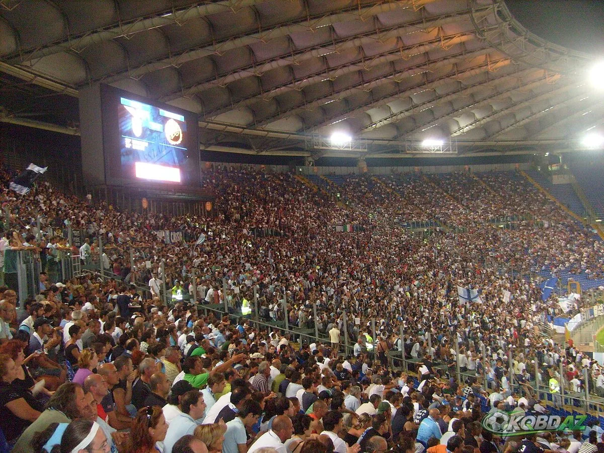 Khán đài Curva Nord của cổ động viên Lazio tại sân Stadio Olimpico, Rome