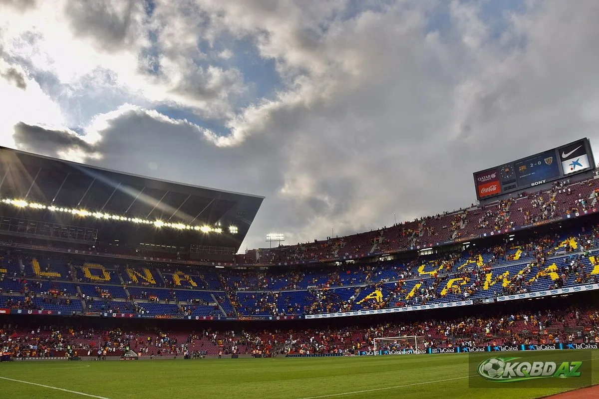 Khán đài Camp Nou kín người trong một trận La Liga của Barcelona