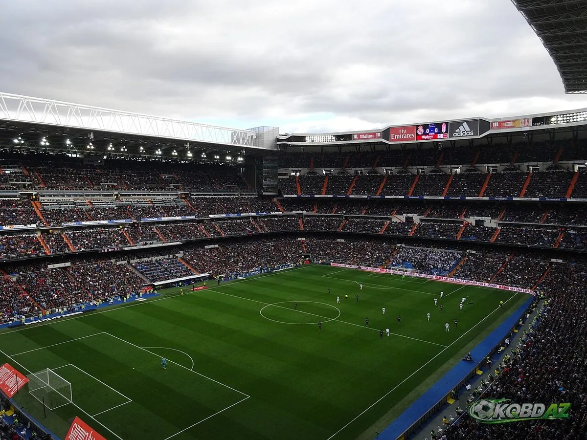 Toàn cảnh sân Santiago Bernabéu trong trận Real Madrid gặp Granada ở La Liga