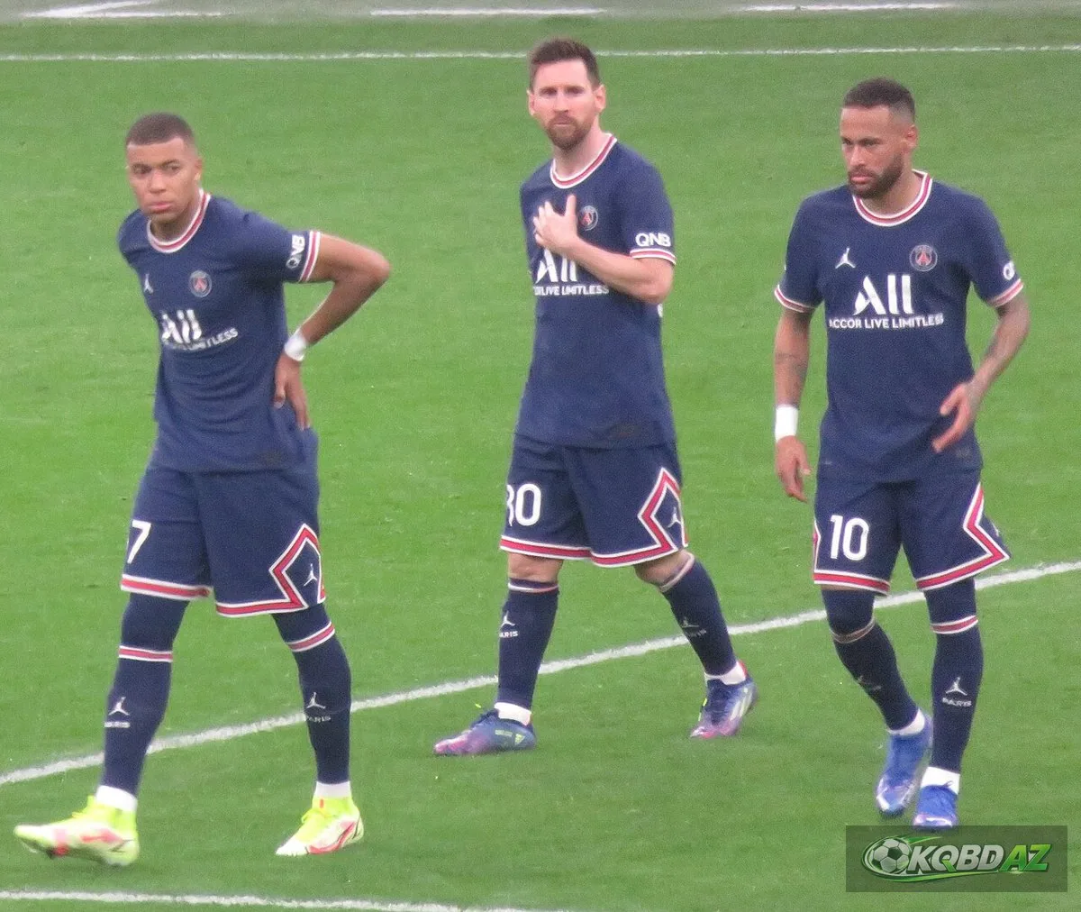 Kylian Mbappé, Lionel Messi và Neymar trong màu áo Paris Saint-Germain trên sân