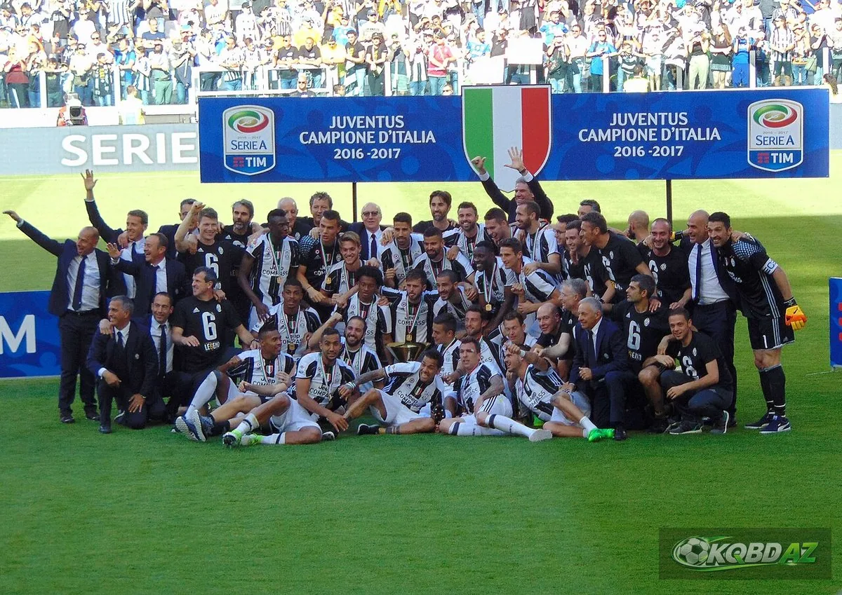 Juventus ăn mừng chức vô địch Serie A 2016/17 trên sân nhà Juventus Stadium
