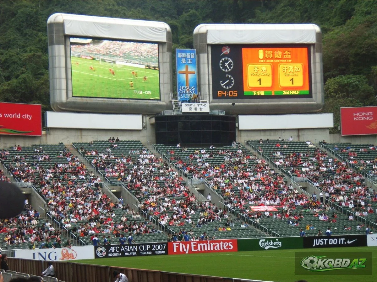 Bảng tỷ số điện tử ở Hong Kong Stadium hiện tỷ số 1-1 tại Cúp Tết Nguyên đán 2007
