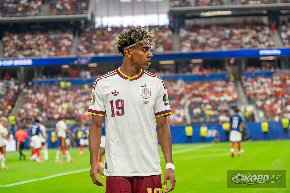 Cận cảnh Lamine Yamal trong màu áo Tây Ban Nha giữa sân vận động World Cup 2026