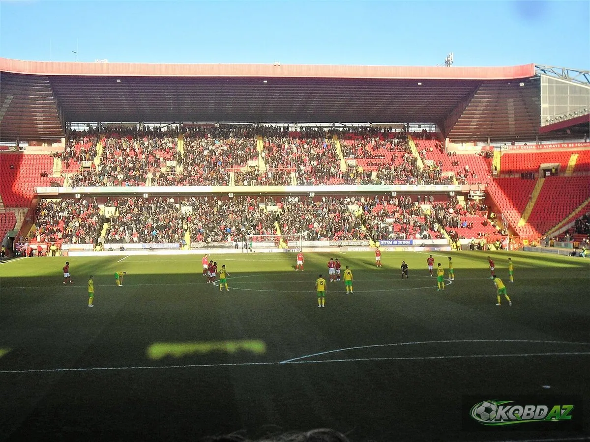 Charlton Athletic giao bóng trận gặp Norwich City ở vòng 3 FA Cup trên sân The Valley