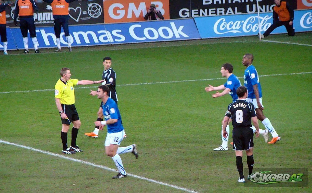 Cầu thủ Cardiff City phản ứng sau khi bị thổi việt vị trận gặp Ipswich
