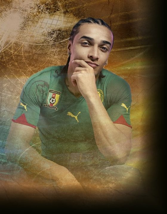 Benoît Assou-Ekotto trong màu áo đội tuyển Cameroon